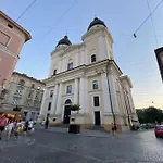 в центрі біля ратуші вулиця площа ринок 11 Apartment