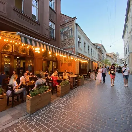 в центрі біля ратуші вулиця площа ринок 11