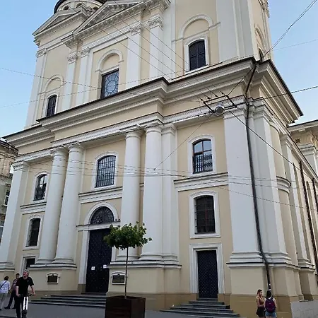 в центрі біля ратуші вулиця площа ринок 11 Apartment