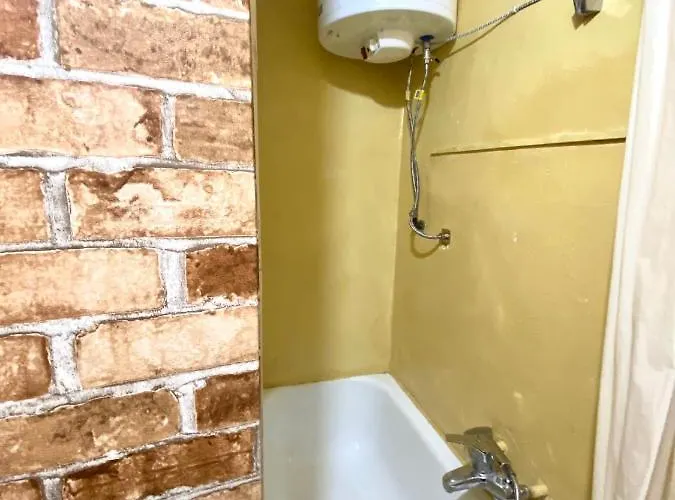 в центрі біля ратуші вулиця площа ринок 11 * Lviv